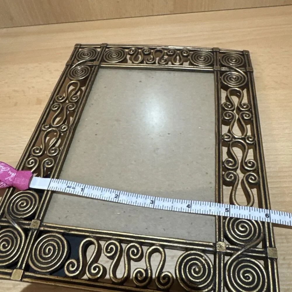 VTG Ornate Bronze Brass 4x6 Picture Frame Unique